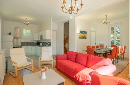 Saint-Palais-sur-Mer House | Wonderful private villa for 10 guests with WIFI, TV and terrace