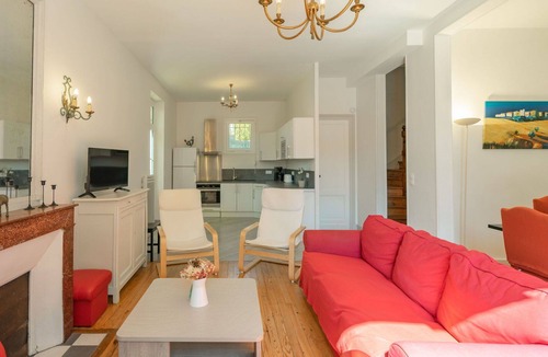 Saint-Palais-sur-Mer House | Wonderful private villa for 10 guests with WIFI, TV and terrace