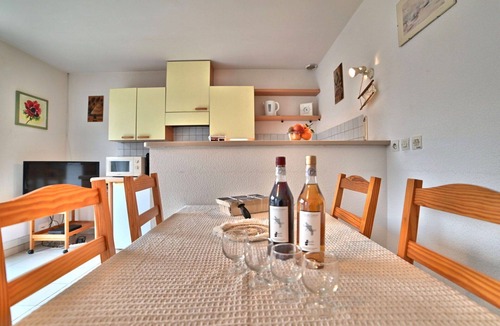 Domino House | Wonderful private villa for 5 guests with WIFI, TV, terrace and pets allowed