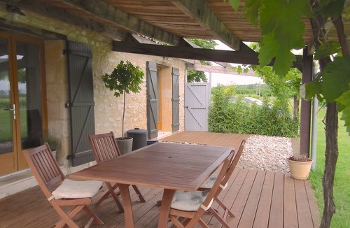 Saussignac House | Workshop Conversion - within a vineyard, views, pool, wifi, bikes & games-room