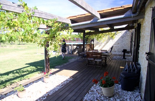 Saussignac House | Workshop Conversion - within a vineyard, views, pool, wifi, bikes & games-room
