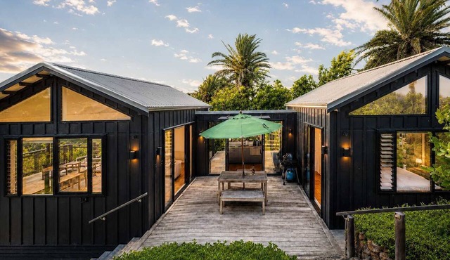 Art Lovers Retreat - Set Above Onetangi