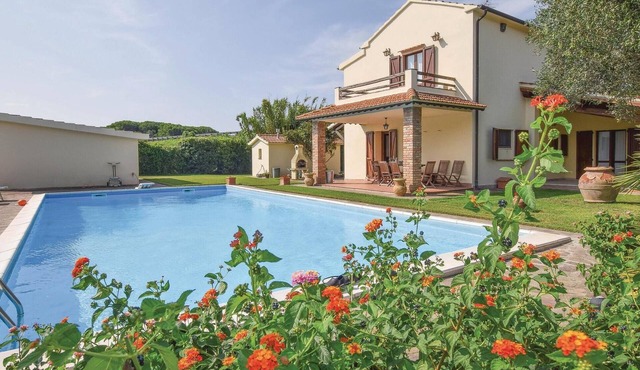 Beautiful home in Orbetello -GR-