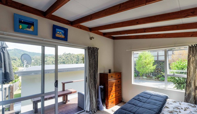 Rowling Road Studio – Cosy Kaiteriteri Base with Partial Water Views