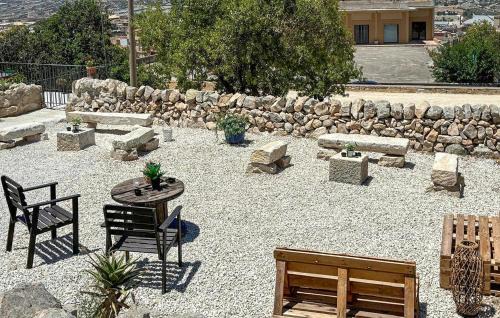 Stunning Home In Comiso With Wifi