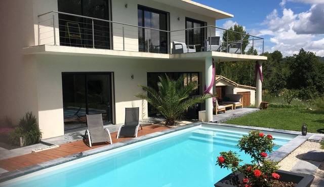 Villa parc du Lubéron 140m2 swimming pool 8x4, air-conditioned, near Lubéron golf course