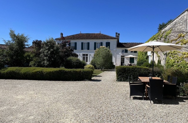 1854 Chassors- Charente gîte - 4*- heated pool & Jacuzzi, amazing facilities