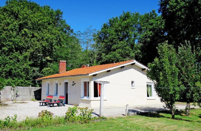 2 bedroom Villa, sleeps 5 in Vensac