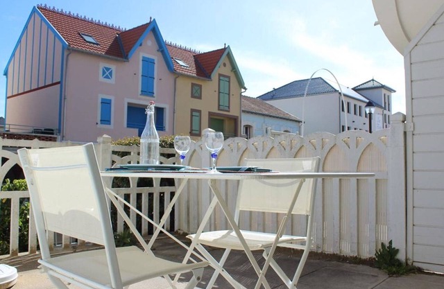 2-room apartment with pool and direct beach access in Châtelaillon-Plage