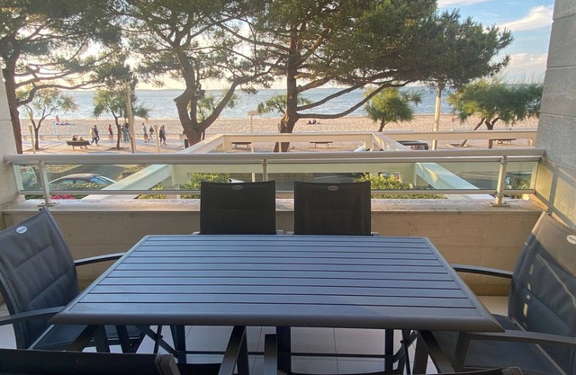 3-Bedroom Apartment Downtown Arcachon, Terrace, Parking, WIFI