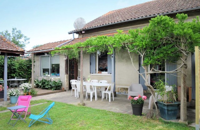 3 bedroom Villa, sleeps 8 in Carcans with WiFi