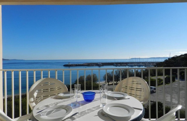 3-room apartment sleeps 6 LE LAVANDOU