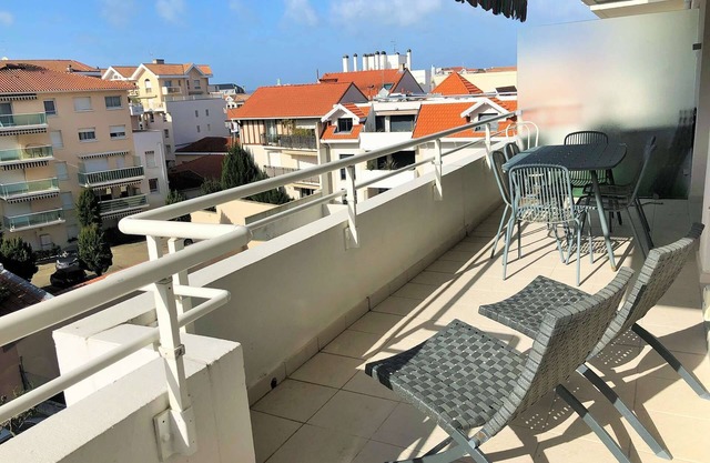 3 rooms comfort with private parking center