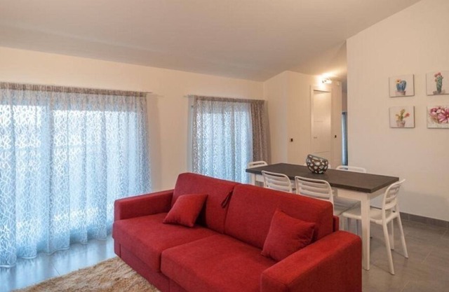 4th Floor Apartment just minutes from the beach