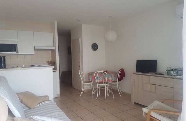 A/C Studio for 2/3 - Near Beach and Shops - Free WiFi