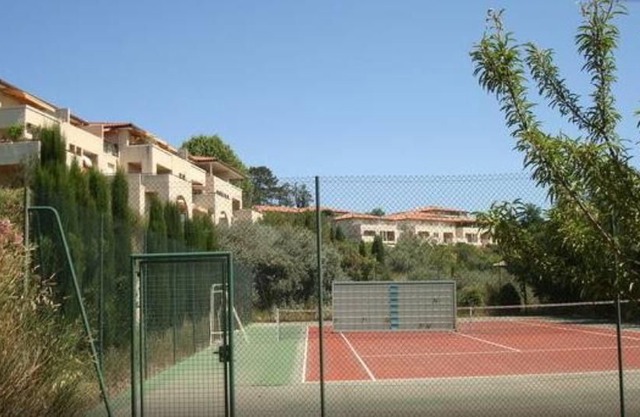 Aix en Provence - 2 bedroom apartment in a gated residence with pool and tennis