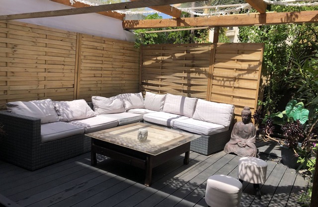 Apartment 3p ground floor 75 m2 large terrace 200m sea 2 parkings