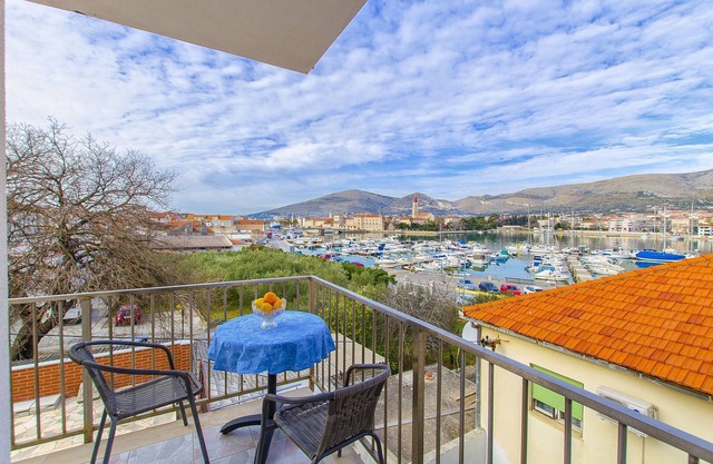 Apartments and Rooms Iva (47621-A11) - Trogir