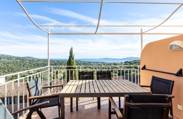 Apartments in the Restanques of the Gulf of St Tropez - maeva Home - 3-Room Apartment 6 People - Selection