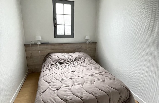 At the heart of FLEET IN RE, Gite for 2 people, private patio, private parking