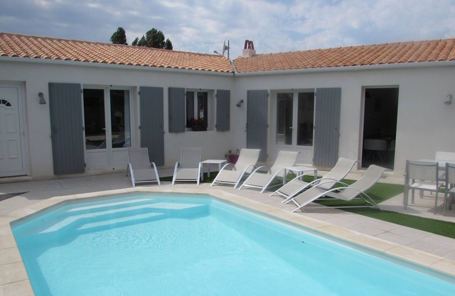 Beautiful house Oléron (FR) Pool heater private + adapted to PMR