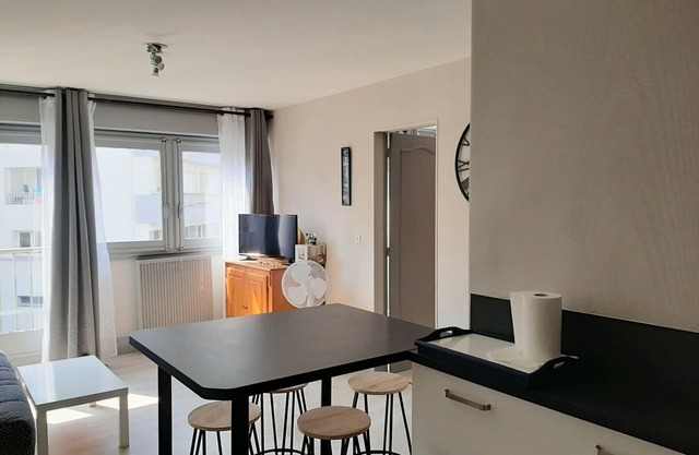 Central Apartment in Saint-Jean-de-Luz: Comfort, Ocean Access, and Modern Amenities