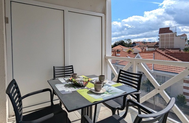 Central Arcachon - Beautiful 1BR with Loggia and Secured Parking