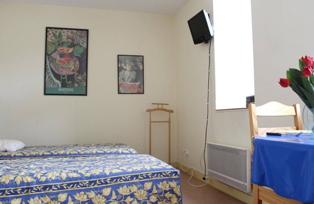 Charming 1BR Apt in Historic Building, Central La Rochelle, Near Old Port, Private Parking