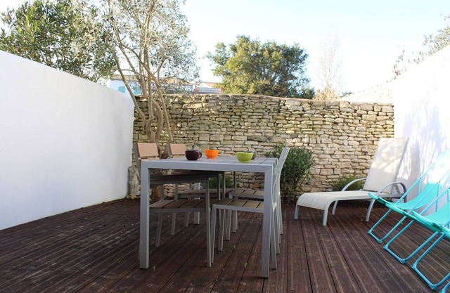 Charming 2-Bedroom Apartment with Private Parking & Terrace in Saint-Martin-de-Ré