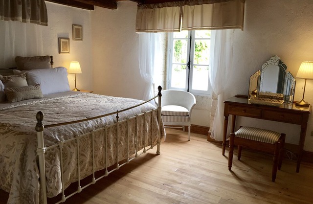 Chez Lussaud - 2 Boutique Gites with private hot tubs & a shared pool