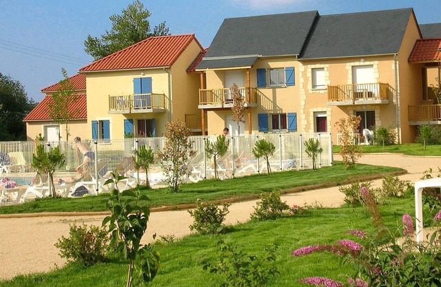 Colorful home in a castle-rich setting in Périgord