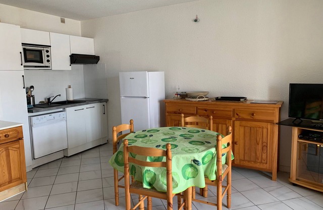Cozy Apartment Near Beach with Terraces, Sleeps 5, Parking Included - Biscarrosse Plage