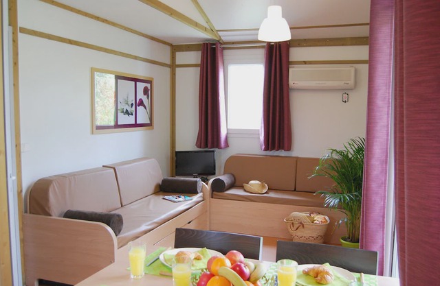 Detached chalet with dishwasher, on the banks of the Lot