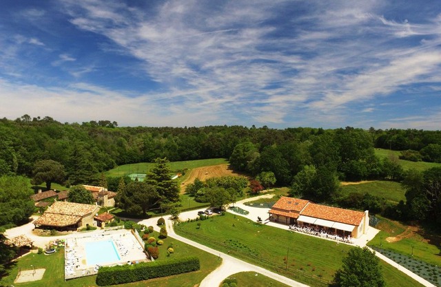 Family-friendly Holiday Resort **** swimming pool, spa, tennis, games, bar, etc.