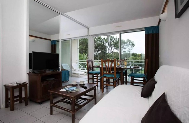 Golf Residence - 3 Room House 8 People