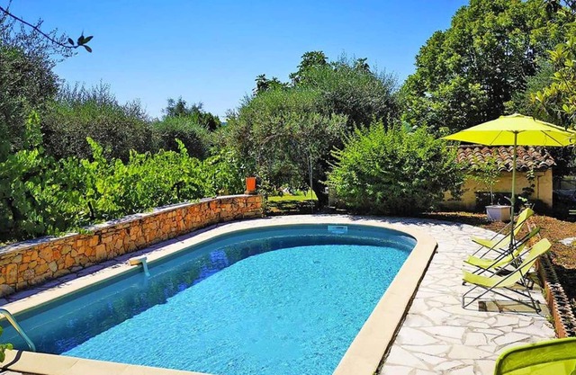 Homerez - Villa for 4 ppl. with swimming-pool, garden and terrace at Fayence