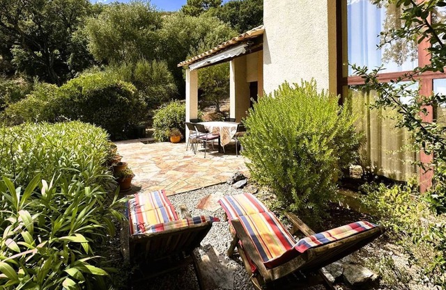 House for 6 people in private domain with collective swimming pool