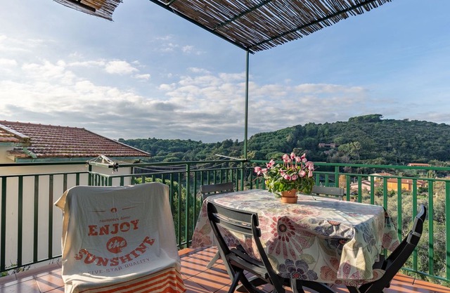 Idyllic Holiday Apartment near the Beach with Terrace and Wi-Fi, Pets Allowed