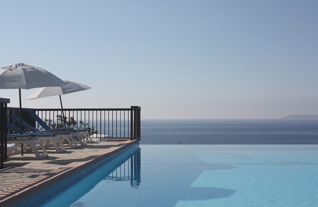 IDYLLIC IN PRAMOUSQUIER CLOSE BEACH