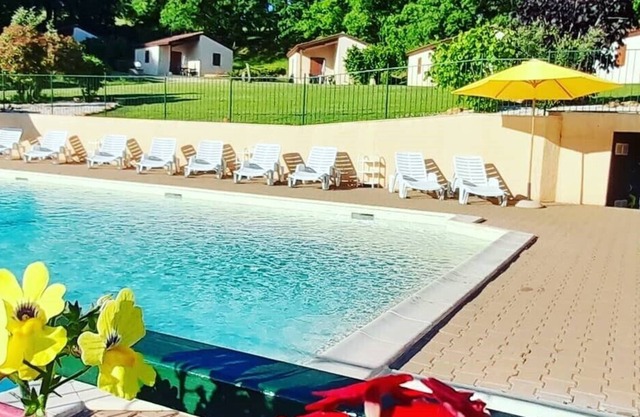 Loges Melis Holiday Village 