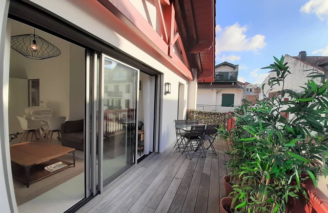 Luxury Apartment in Heart of Saint-Jean-de-Luz, 200m from Beach