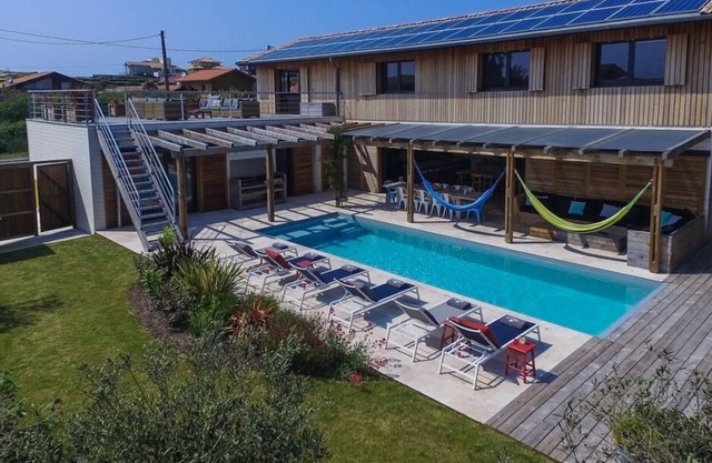 Luxury Villa - 5 mins walk to the beach - private pool