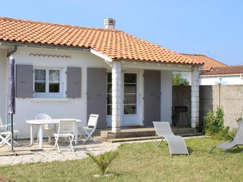 Maison 2* à La Brée-les-Bains - 4 pers - Jardin, terrasse, barbecue, proche plage et commerces - FR-1-246A-93