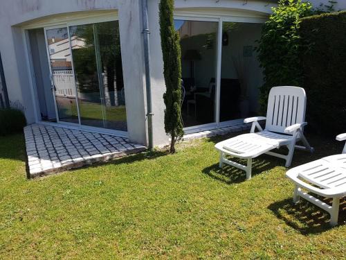 Maison climatisée avec jardin, proche plage et commerces, animaux acceptés - FR-1-494-40
