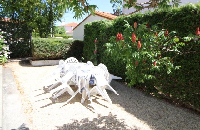 Maison de plain-pied avec jardin clos, proche de la plage et des commerces - FR-1-494-58