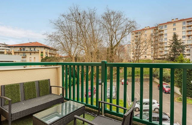 Modern Apartment Near Shops, 5 mins from Bayonne, 10 mins from Anglet Beaches
