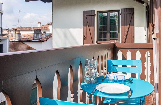 Modern Studio, 220m from Beach, Historic Center