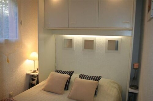 Nice air-conditioned 2-room apartment in a residence with swimming pool