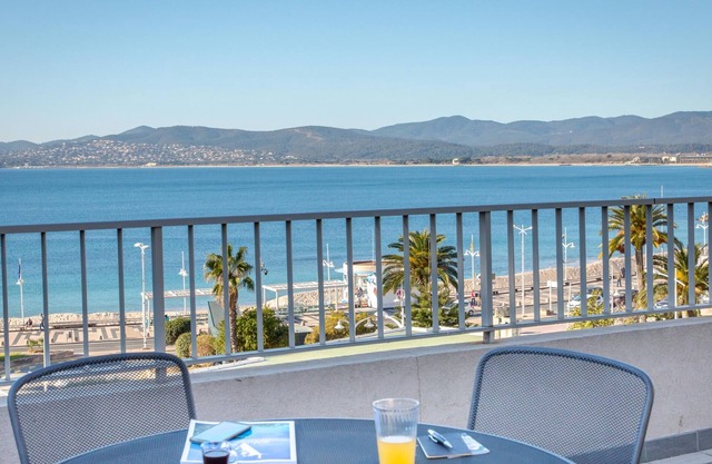 Oceanview Gem: 2BR Apt with Terrace, Beach & City Center Access