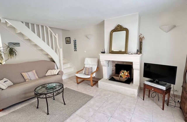 Pretty house close to the port with parking